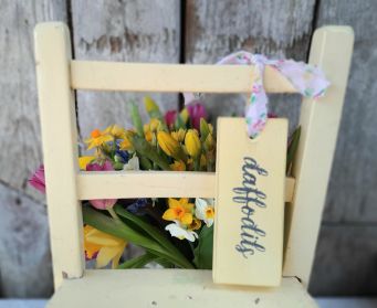 Painted Daffodil Hanging Tag