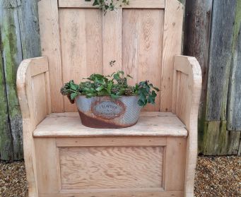 Rustic Pine Settle