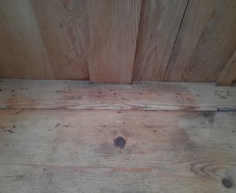 Rustic Pine Settle