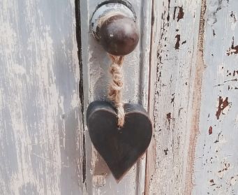 Graphite Hanging Heart Distressed