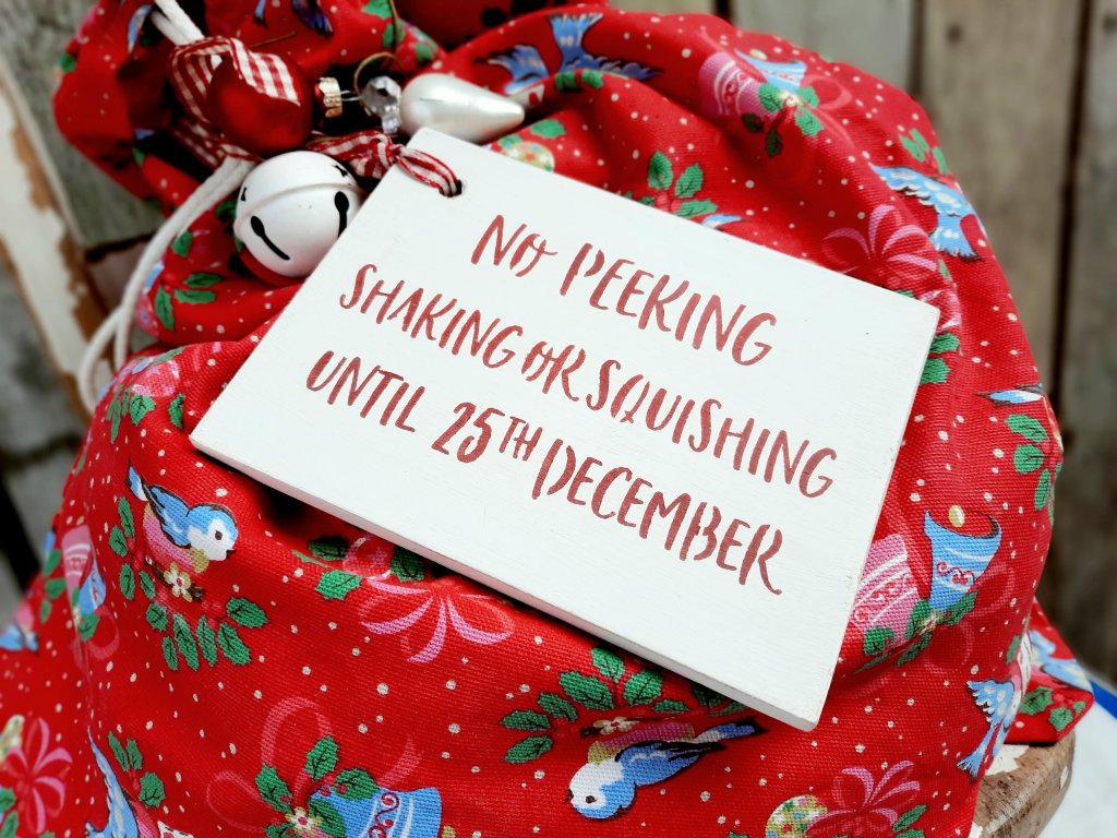 No Peeking Hanging Christmas Tag