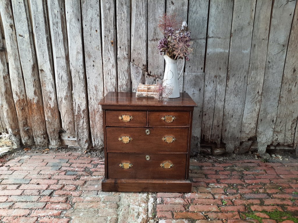 Chest Of Drawers With Brass Handles