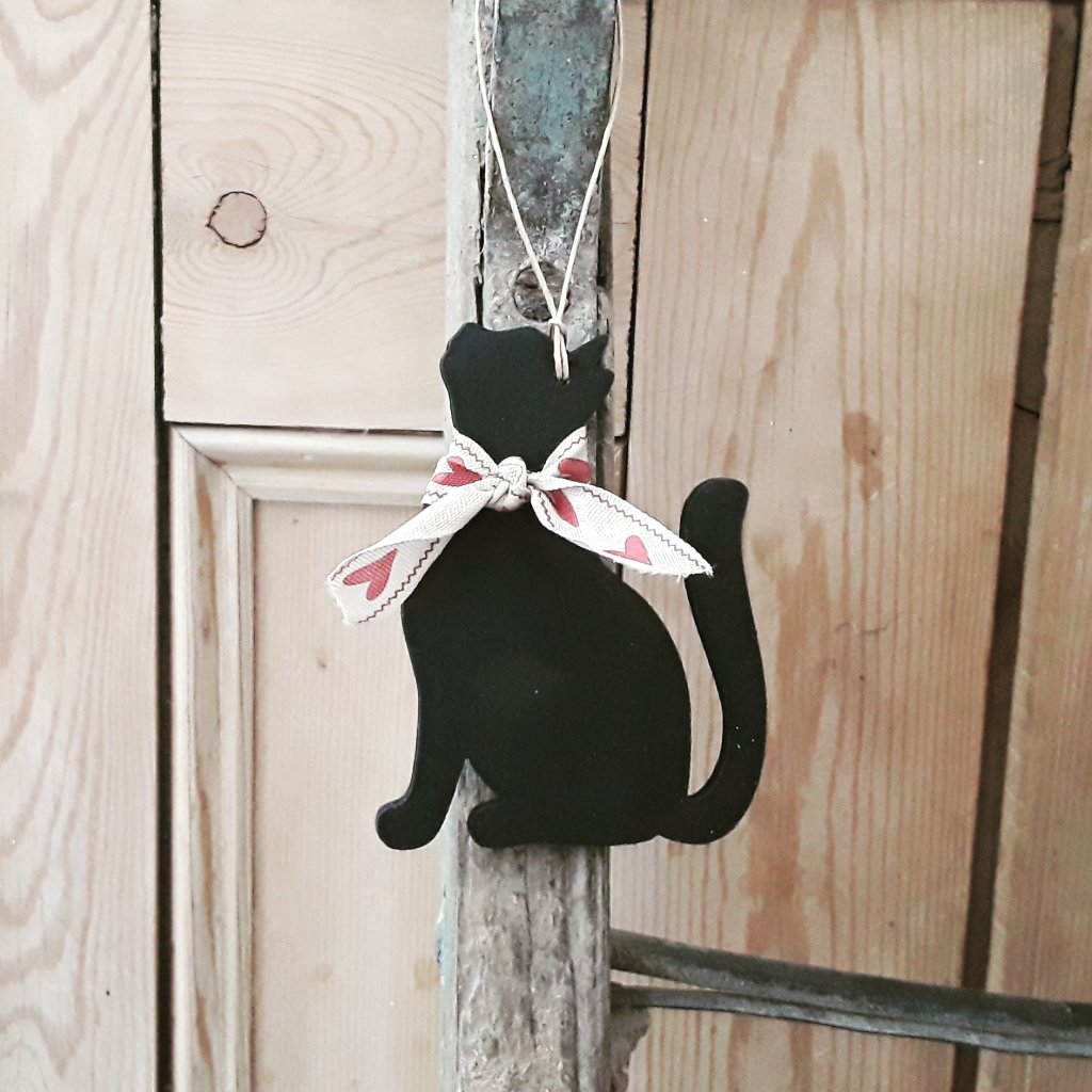 Hand Painted Hanging Wooden Cat Decoration Hand Painted Hanging Wooden Cat Decoration