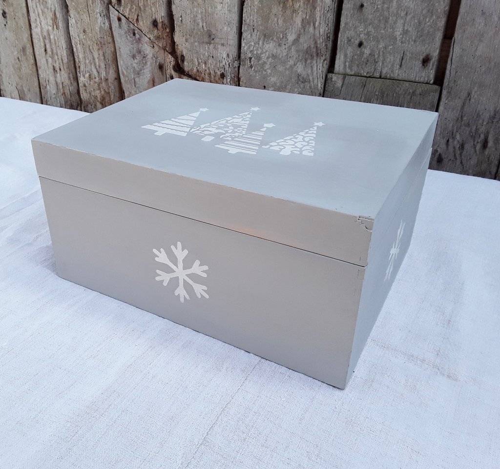 Christmas Tree And Snowflakes  Box